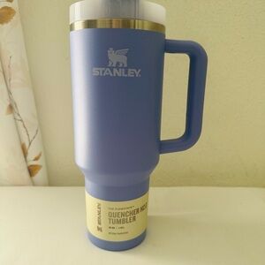 Stanley New The Flowstate Quencher H2.0 Tumbler 40-oz Hydrangea Lilac Hot/Cold